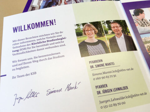 Falzflyer mit Sonderfarbendruck für die Kirchliche Studienbegleitung der EKHN. Grafikdesign für Mainz.