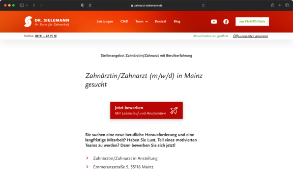 Screenshot zur veranschaulichung des Webdesigns: Ein Button mit Call to Action fordert zur digitalen Bewerbung über die Webseite der Mainzer Praxis auf.