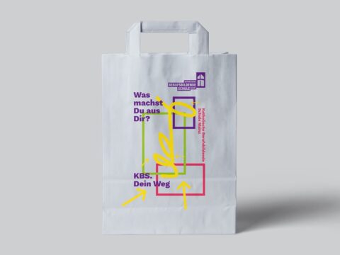 Darstellung des Corporate Designs für die KBS Mainz: Eine bedruckte Papier-Tasche